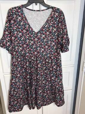 BloomChic Plus Size 1X Floral Ditsy V-Neck Tiered Babydoll Mini Dress